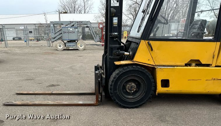 image for item LO9349 Hyster H100XL  forklift
