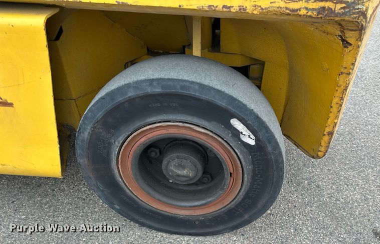 image for item LO9349 Hyster H100XL  forklift