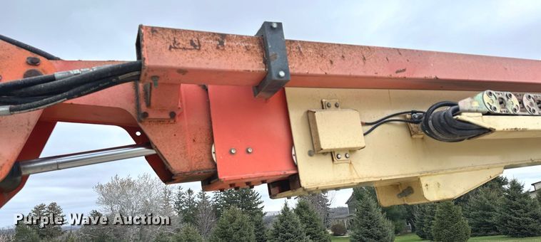 image for item LO9352 2004 JLG 860SJ  boom lift