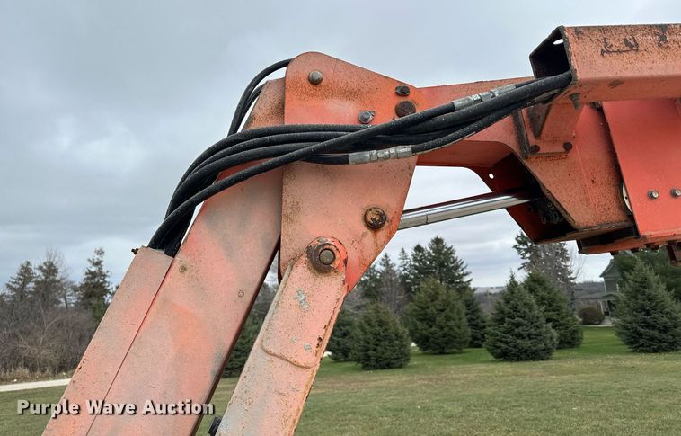 image for item LO9352 2004 JLG 860SJ  boom lift