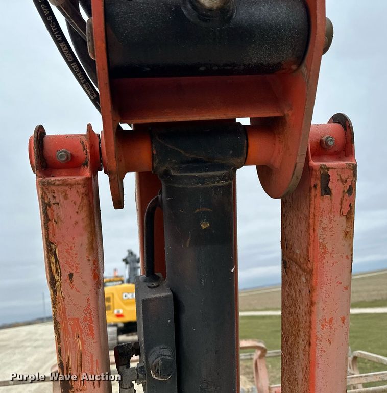 image for item LO9352 2004 JLG 860SJ  boom lift