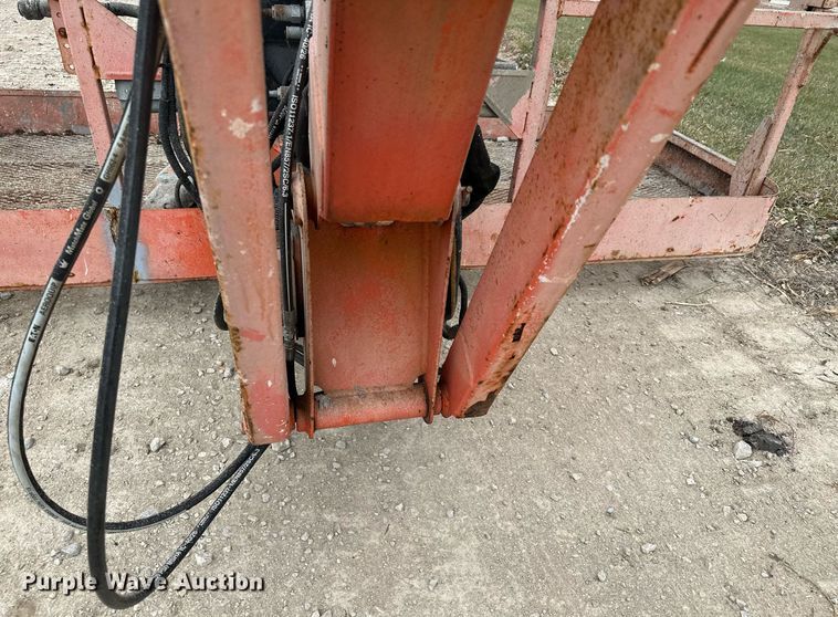 image for item LO9352 2004 JLG 860SJ  boom lift