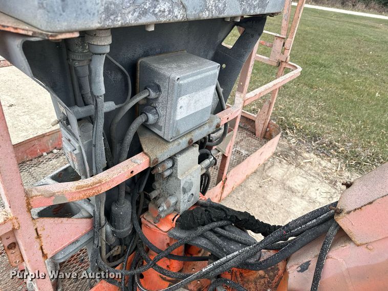 image for item LO9352 2004 JLG 860SJ  boom lift