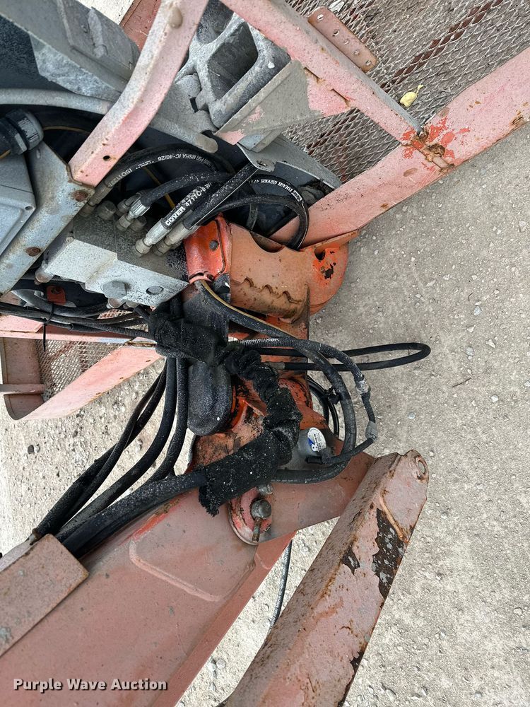 image for item LO9352 2004 JLG 860SJ  boom lift