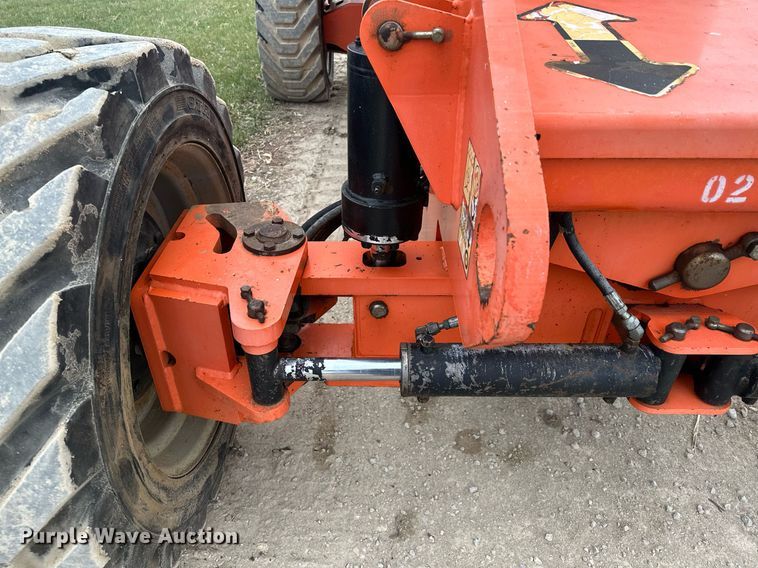 image for item LO9352 2004 JLG 860SJ  boom lift