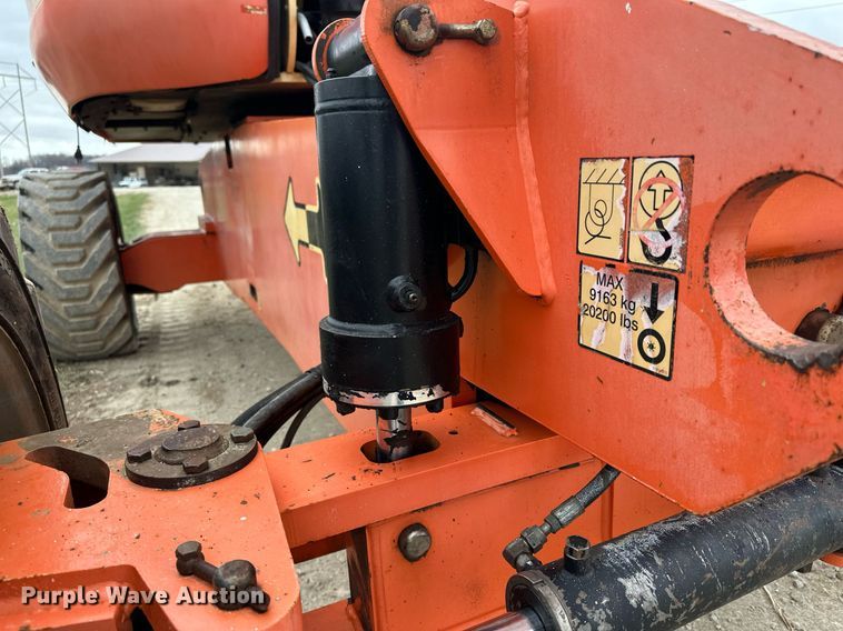 image for item LO9352 2004 JLG 860SJ  boom lift
