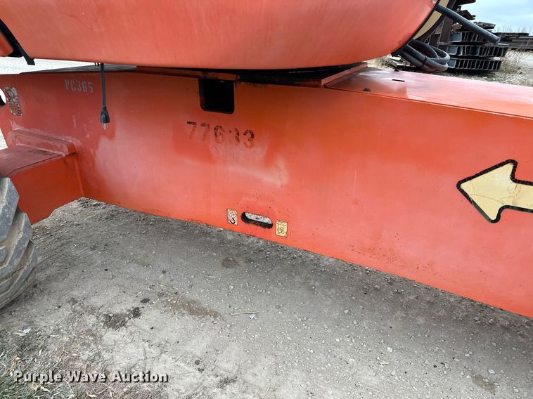 image for item LO9352 2004 JLG 860SJ  boom lift