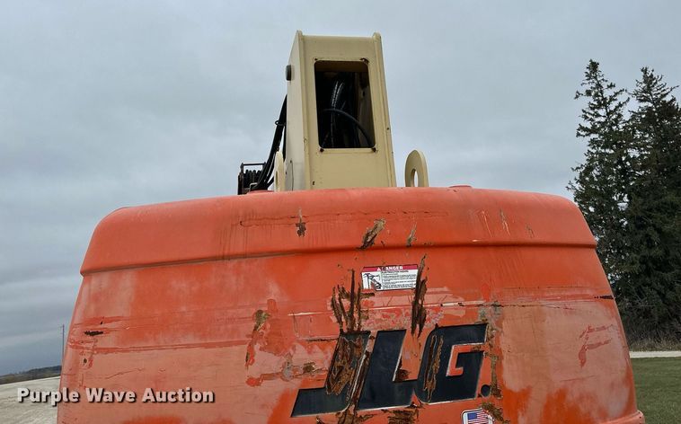 image for item LO9352 2004 JLG 860SJ  boom lift