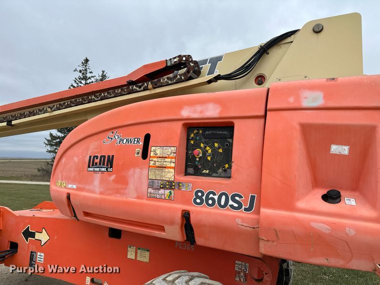 image for item LO9352 2004 JLG 860SJ  boom lift
