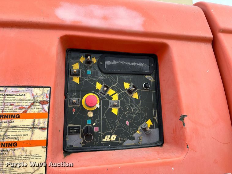 image for item LO9352 2004 JLG 860SJ  boom lift