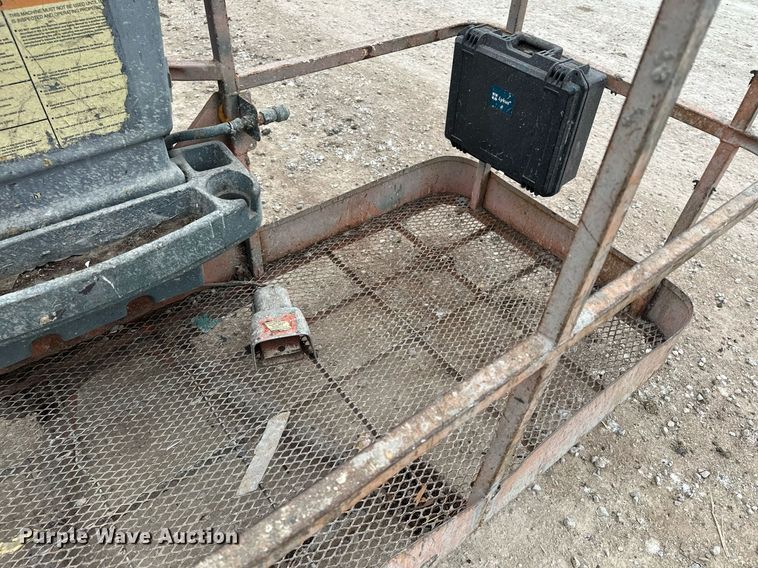 image for item LO9352 2004 JLG 860SJ  boom lift