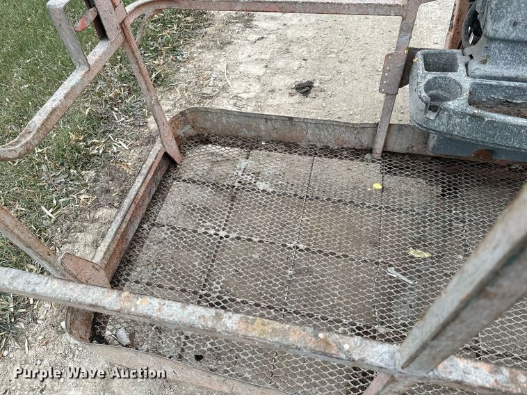 image for item LO9352 2004 JLG 860SJ  boom lift