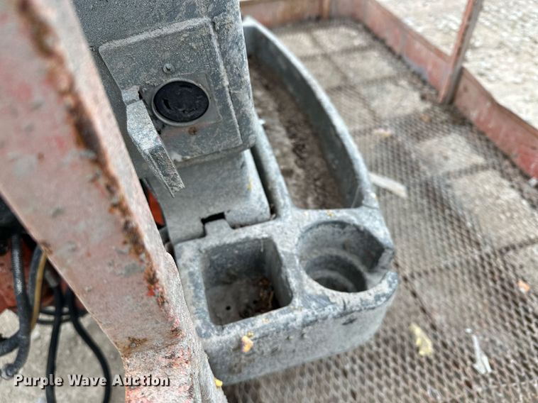 image for item LO9352 2004 JLG 860SJ  boom lift