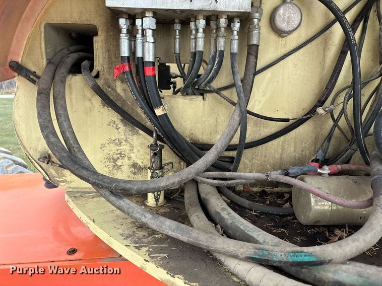 image for item LO9352 2004 JLG 860SJ  boom lift