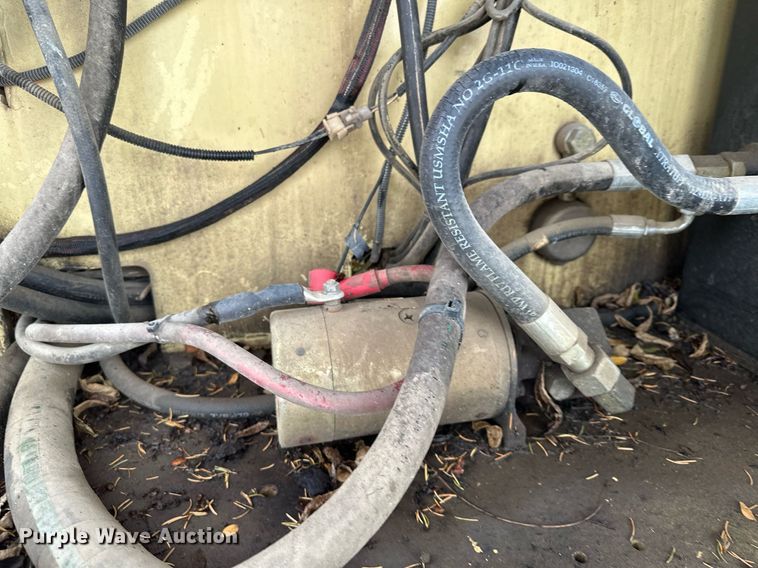 image for item LO9352 2004 JLG 860SJ  boom lift