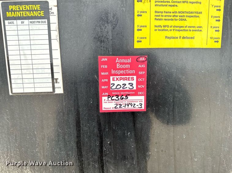 image for item LO9352 2004 JLG 860SJ  boom lift