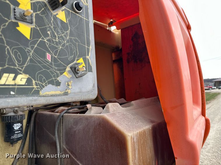 image for item LO9352 2004 JLG 860SJ  boom lift