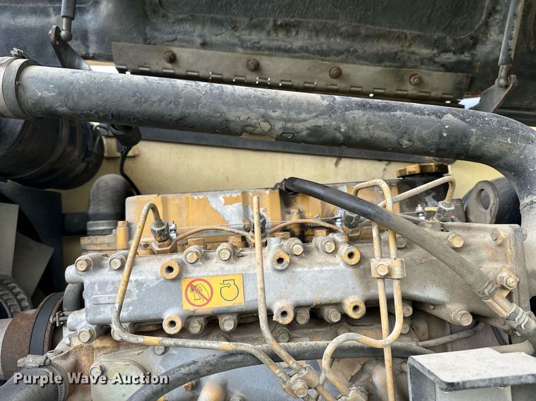 image for item LO9352 2004 JLG 860SJ  boom lift