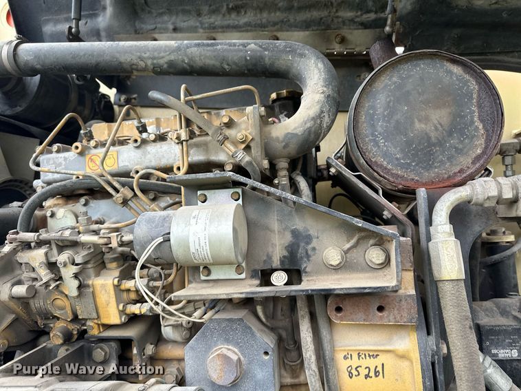 image for item LO9352 2004 JLG 860SJ  boom lift