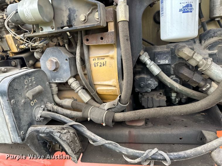 image for item LO9352 2004 JLG 860SJ  boom lift