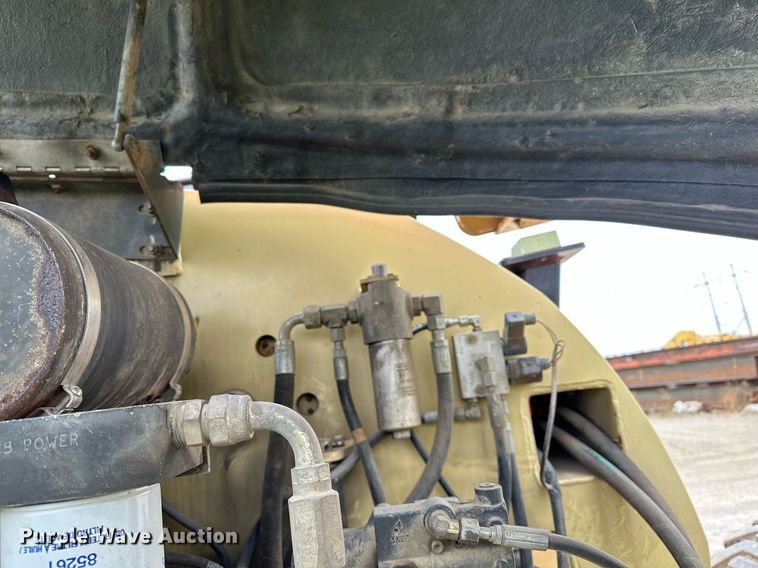 image for item LO9352 2004 JLG 860SJ  boom lift