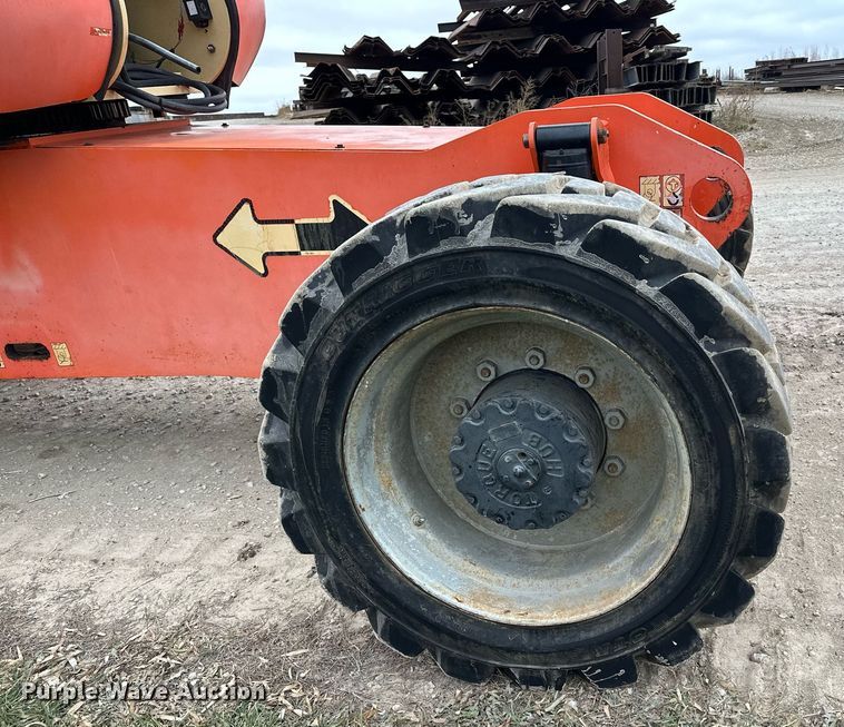 image for item LO9352 2004 JLG 860SJ  boom lift