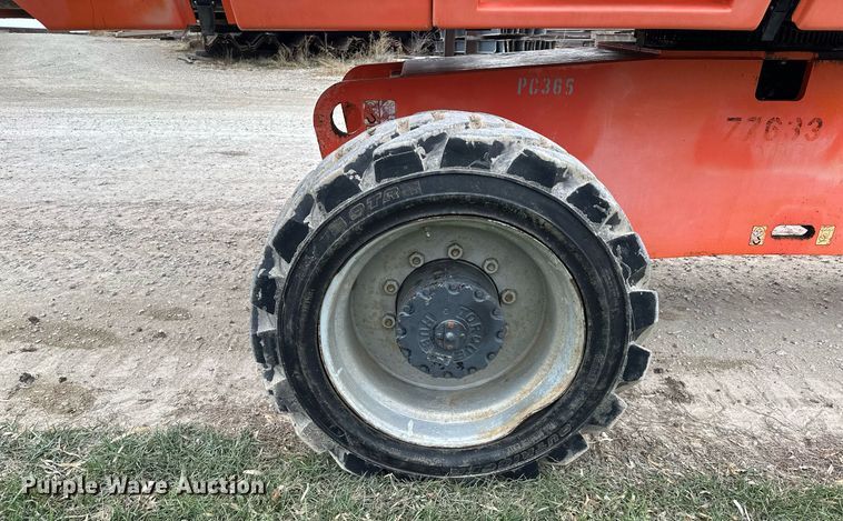 image for item LO9352 2004 JLG 860SJ  boom lift