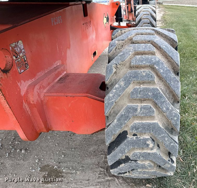 image for item LO9352 2004 JLG 860SJ  boom lift