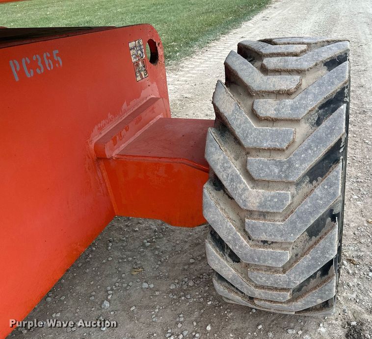 image for item LO9352 2004 JLG 860SJ  boom lift