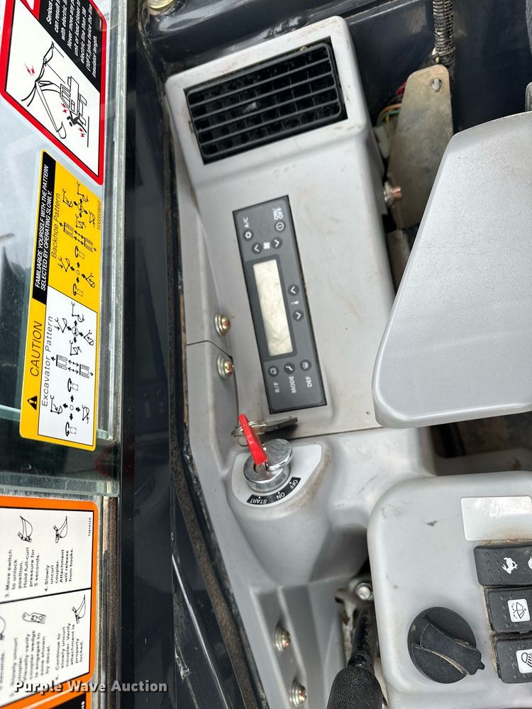 image for item LO9353 2020 John Deere 60G  mini excavator