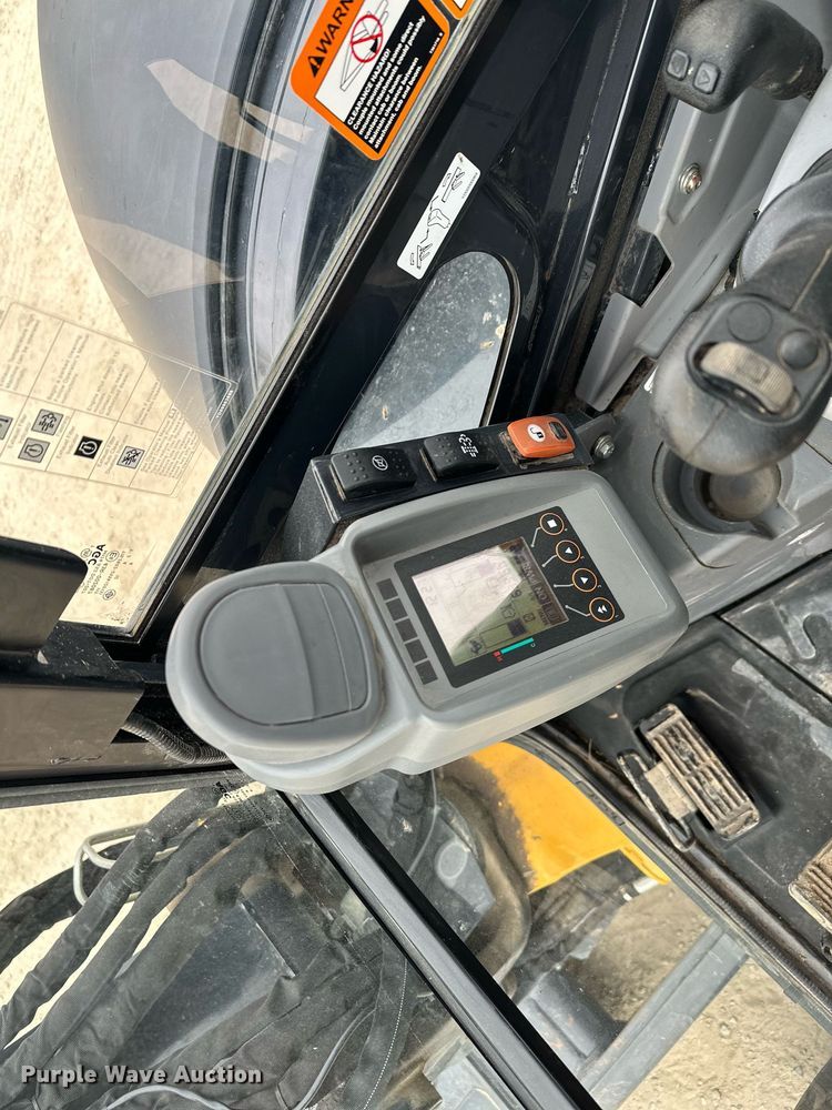 image for item LO9353 2020 John Deere 60G  mini excavator