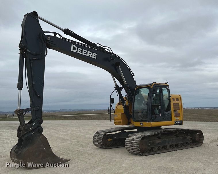 image for item LO9354 2017 John Deere 245G LC  excavator
