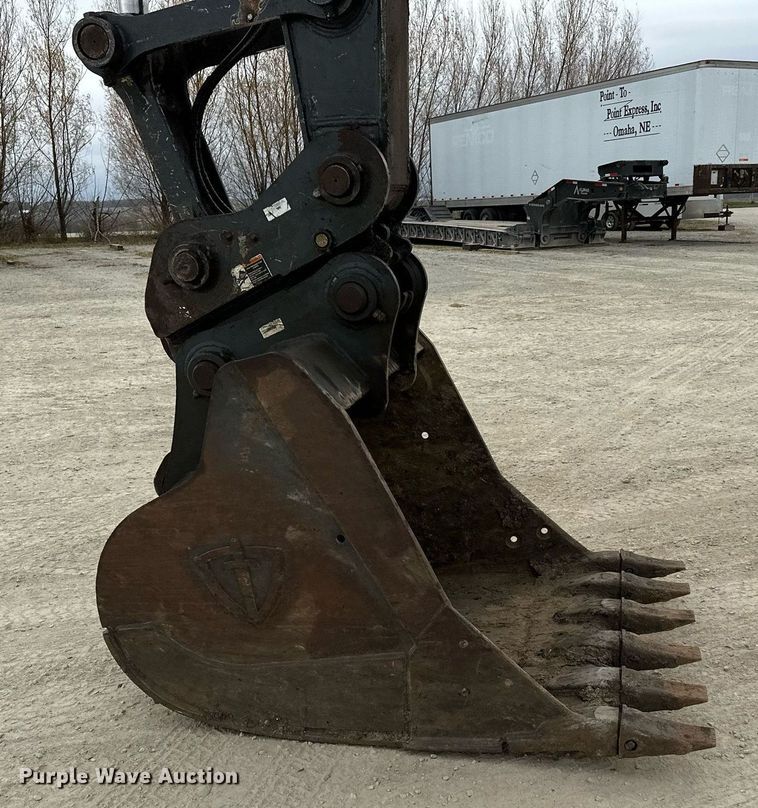 image for item LO9354 2017 John Deere 245G LC  excavator