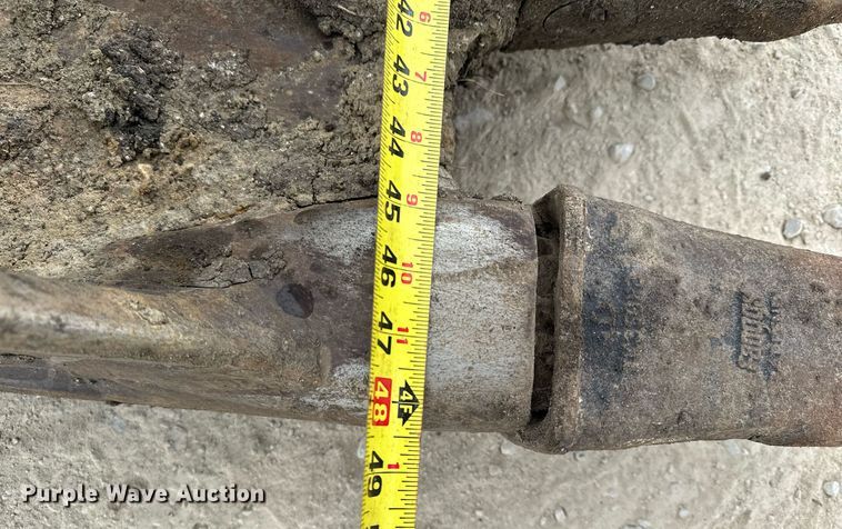 image for item LO9354 2017 John Deere 245G LC  excavator