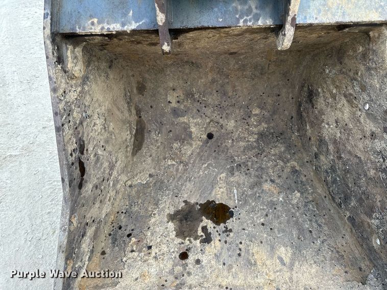 image for item LO9354 2017 John Deere 245G LC  excavator