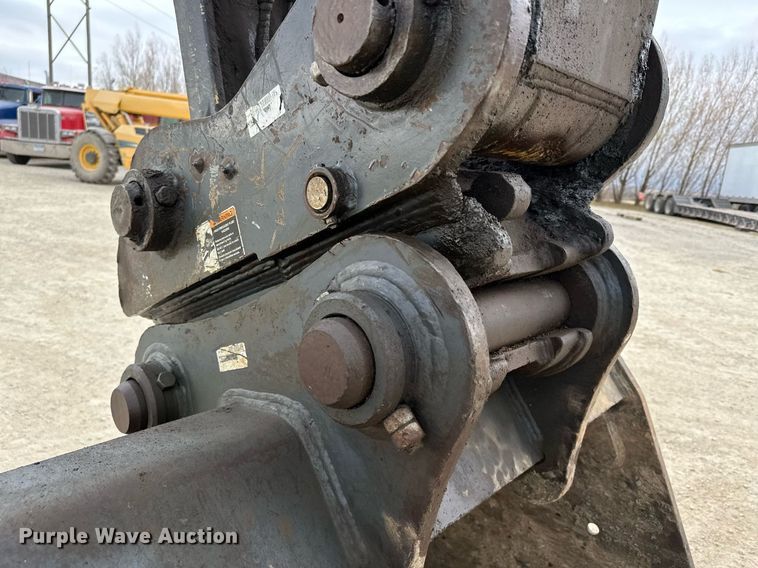 image for item LO9354 2017 John Deere 245G LC  excavator