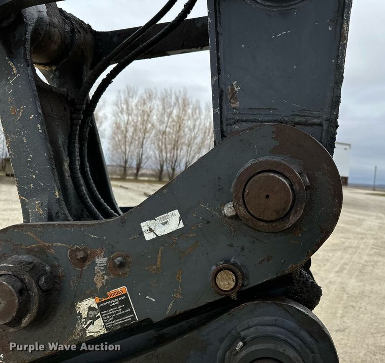 image for item LO9354 2017 John Deere 245G LC  excavator