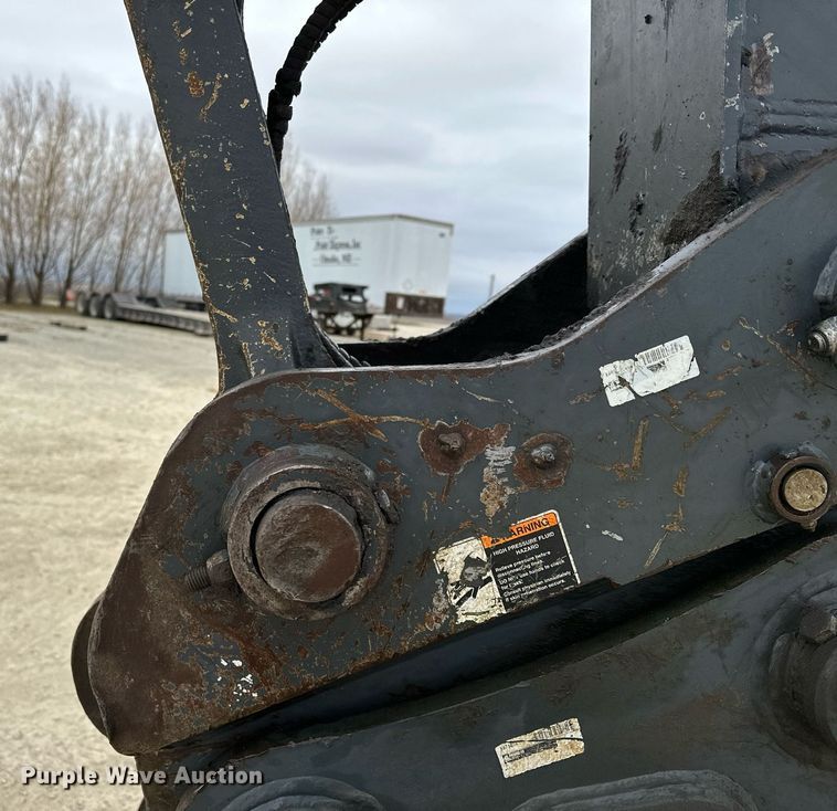 image for item LO9354 2017 John Deere 245G LC  excavator