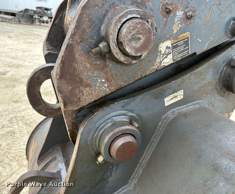 image for item LO9354 2017 John Deere 245G LC  excavator