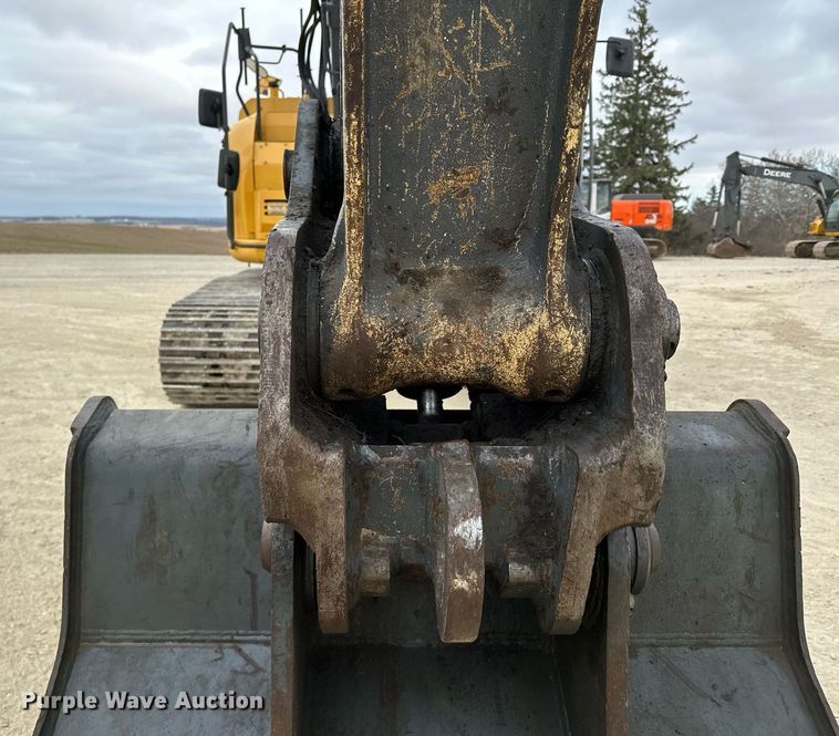 image for item LO9354 2017 John Deere 245G LC  excavator