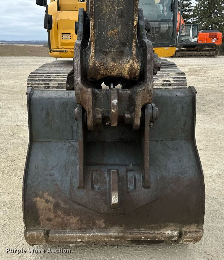 image for item LO9354 2017 John Deere 245G LC  excavator