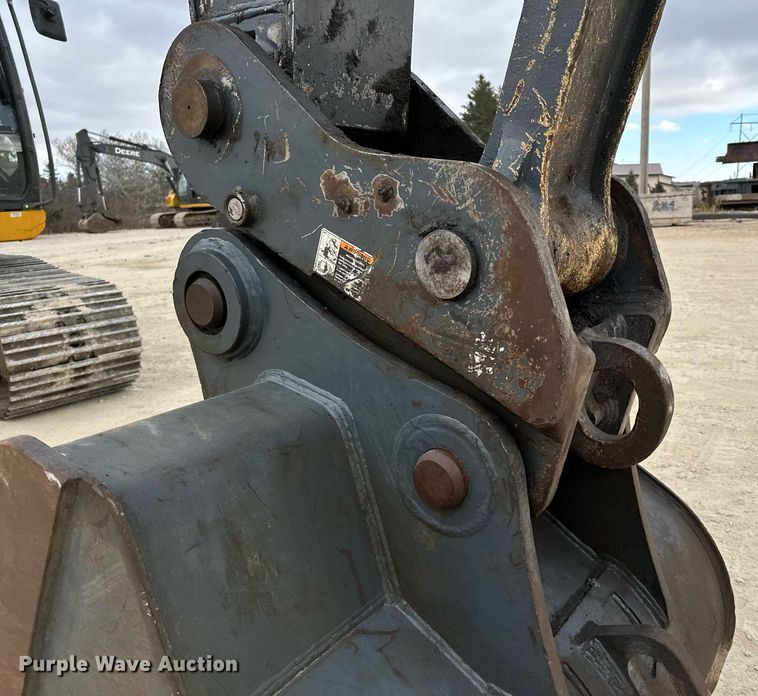 image for item LO9354 2017 John Deere 245G LC  excavator