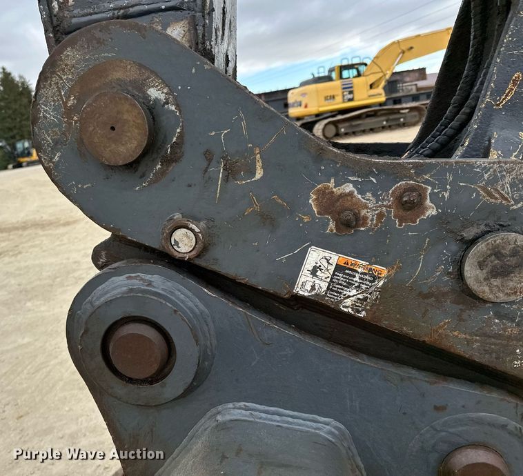 image for item LO9354 2017 John Deere 245G LC  excavator