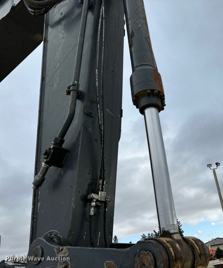 image for item LO9354 2017 John Deere 245G LC  excavator