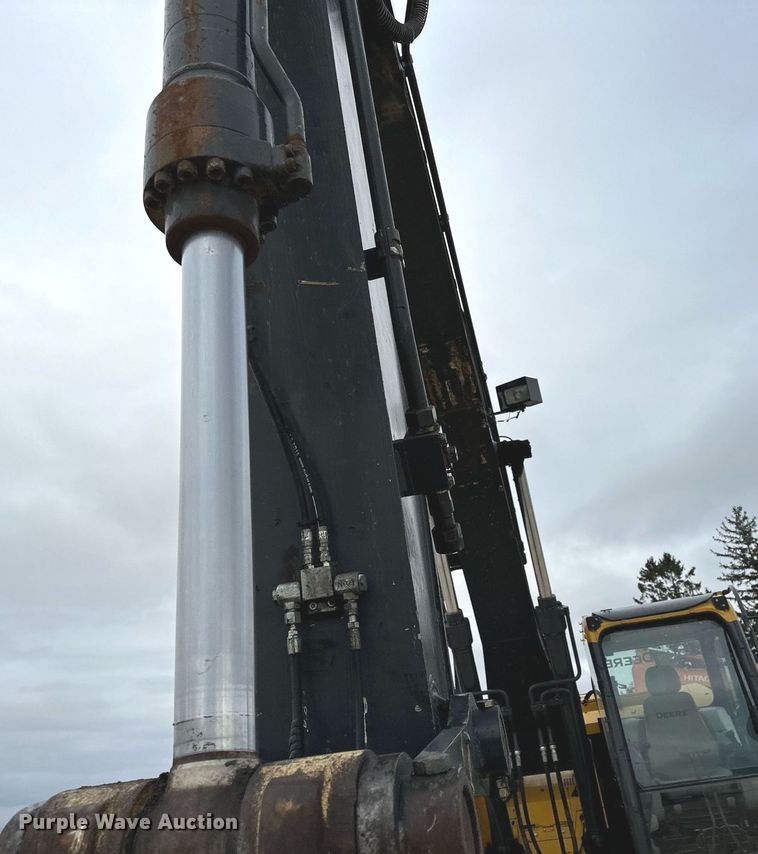 image for item LO9354 2017 John Deere 245G LC  excavator