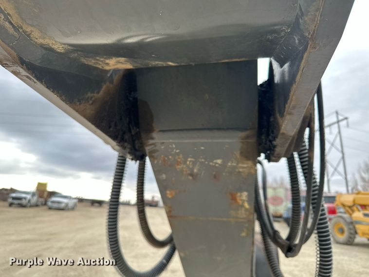 image for item LO9354 2017 John Deere 245G LC  excavator