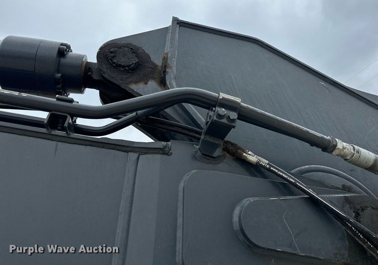 image for item LO9354 2017 John Deere 245G LC  excavator