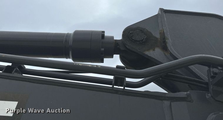 image for item LO9354 2017 John Deere 245G LC  excavator