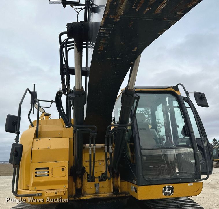 image for item LO9354 2017 John Deere 245G LC  excavator