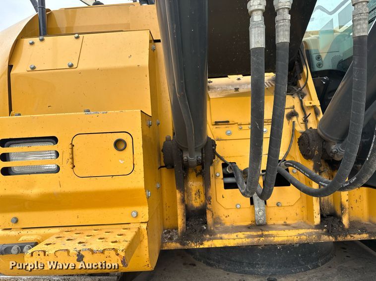 image for item LO9354 2017 John Deere 245G LC  excavator